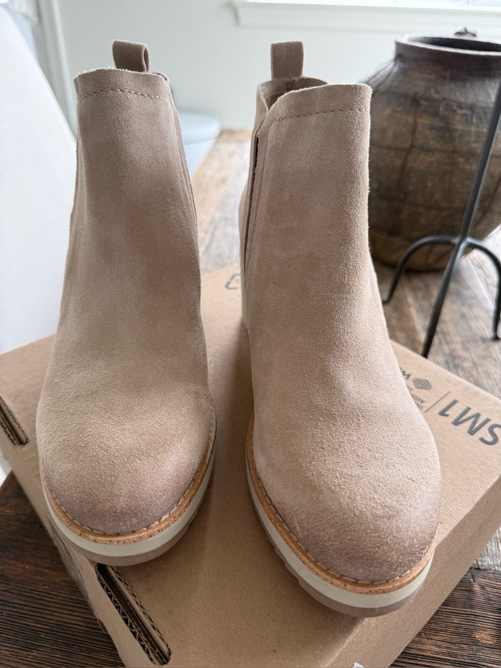 NWOT Sofft leather Emeree Women's color baywater Suede Wedge Ankle Boot 8 1/2